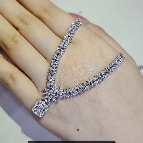 Swarovski Jewelry - - Gorgeous Swarovski elements necklace